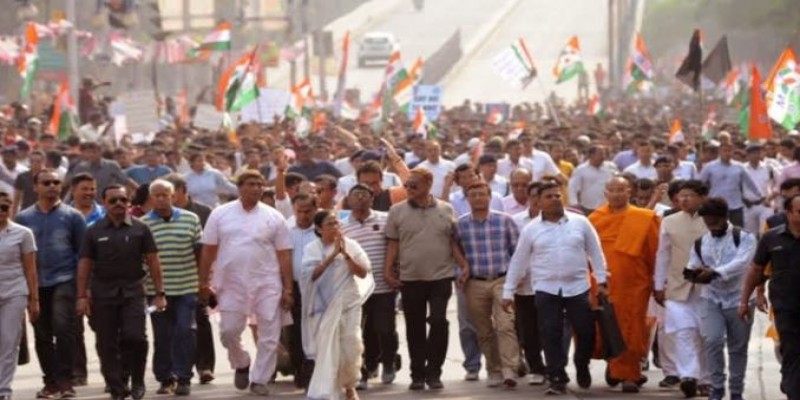 নাগরিকত্ব বিল নিয়ে উত্তপ্ত ভারত॥ লড়াই চলবে মমতার