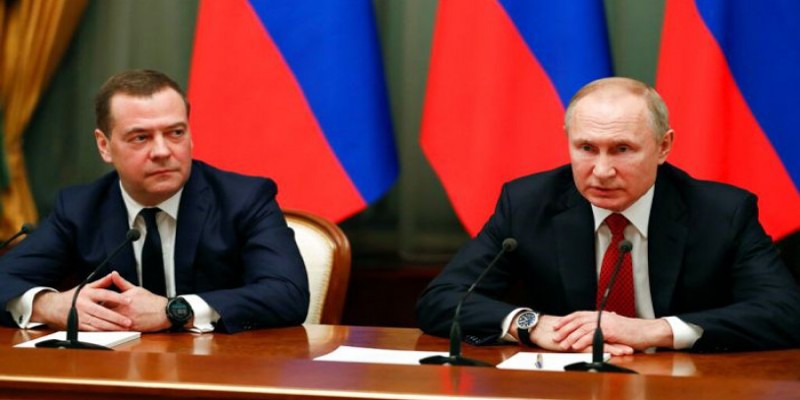 মসৃন হল রুশ প্রেসিডেন্ট পুতিনের দীর্ঘমেয়াদি ক্ষমতায় থাকার পথ॥ প্রধানমন্ত্রীর পদত্যাগ