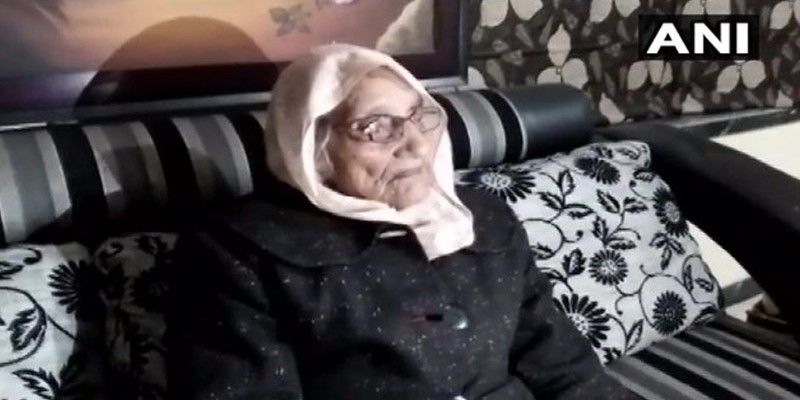 অভিনব নজির গড়ে ভারতের রাজস্থানে পঞ্চায়েত প্রধান হলেন ৯৭ বছর বয়সী বৃদ্ধা॥