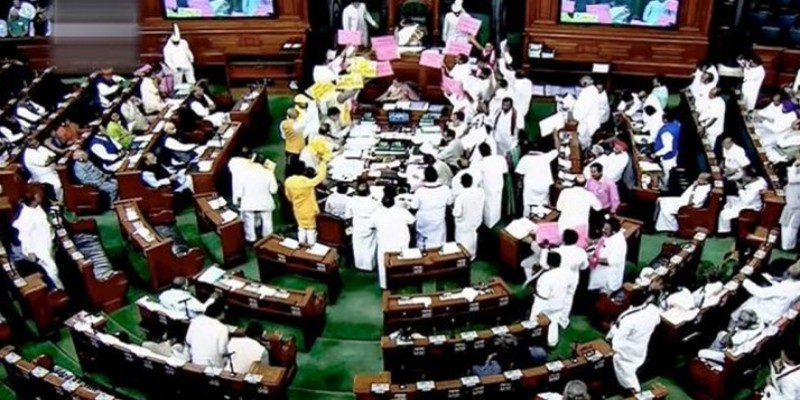 রাহুলের ডান্ডাপেটা মন্তব্য ঘিরে তুলকালাম ভারতের লোকসভা॥ দু’দলের মধ্যে ধস্তাধস্তি