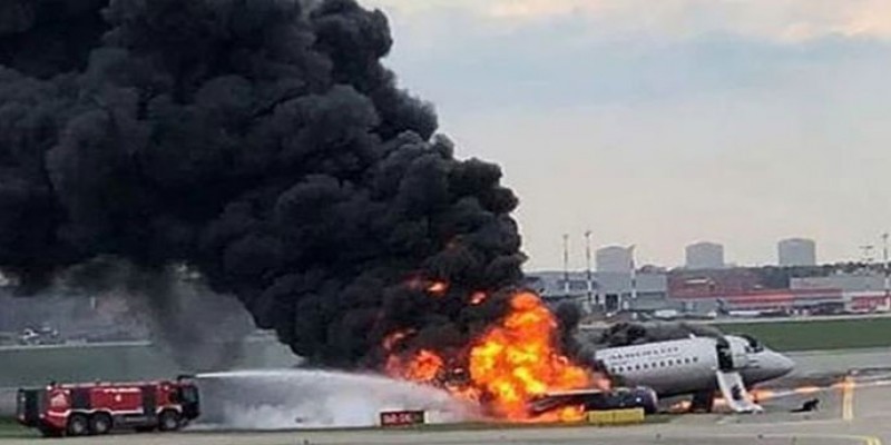 ১০০ যাত্রী নিয়ে রাশিয়ার এয়ারপোর্টেই ভেঙে পড়ল বোয়িং ৭৩৭ বিমান॥