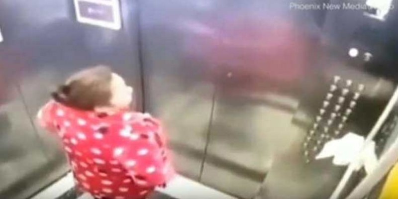 লিফটে থুতু ছিটিয়ে কারাগারে নারী॥