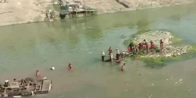 ভারতের রাজস্থানে বরযাত্রীবাহী বাস নদীতে॥ নিহত ২৫