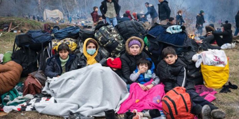 গ্রিস সীমান্তে শরণার্থীর ঢল॥ ভিড় সামলাতে টিয়ার গ্যাস নিক্ষেপ