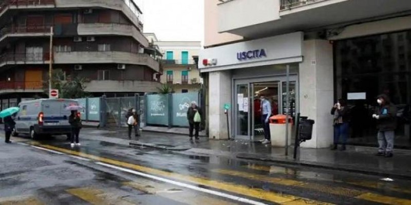 করোনার মহামারীতে ইতালিতে খাবার বিলাচ্ছে মাফিয়া চক্র॥