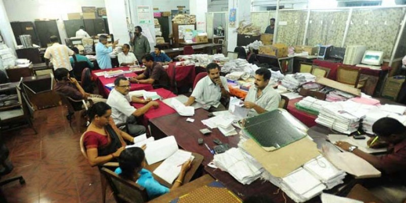 ভারতের থমকে যাওয়া অর্থনীতিকে চাঙ্গা করতে সোমবার থেকে খুলছে বিভিন্ন অফিস॥