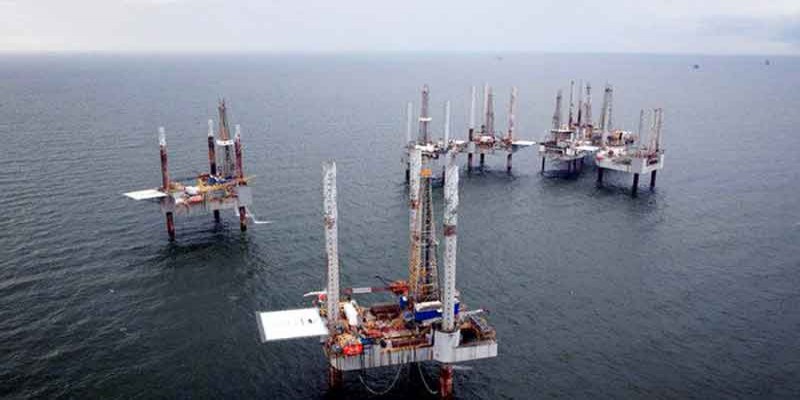 করোনার মারে টালমাটাল জ্বালানি তেলের বাজার॥আমেরিকার বাজারে জলের চেয়েও সস্তা হল তেল