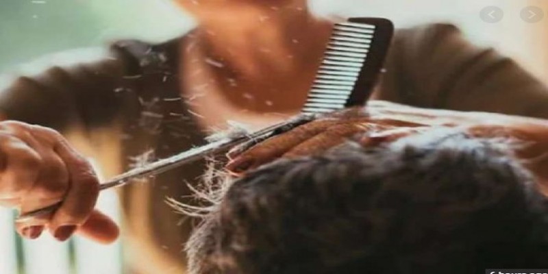 সেলুনে চুল কাটাতে গিয়ে করোনায় আক্রান্ত ৬॥