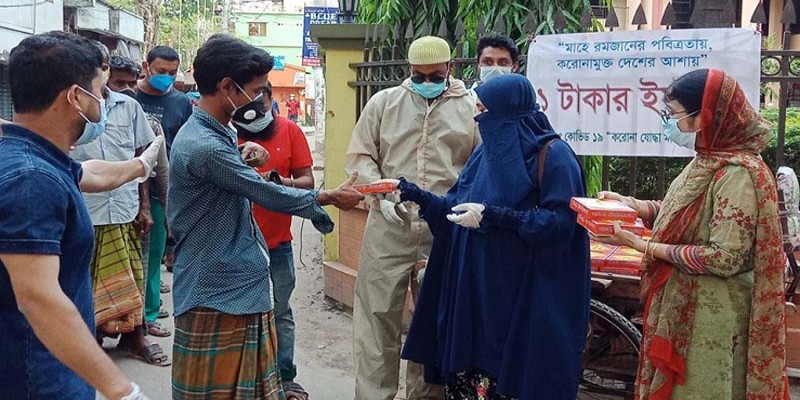 করোনায় মাগুরার তরুনদের ব্যাতিক্রমি উদ্যোগ ॥ প্রতিদিন এক’শ গরীবকে দেয়া হচ্ছে এক টাকায় ইফতার
