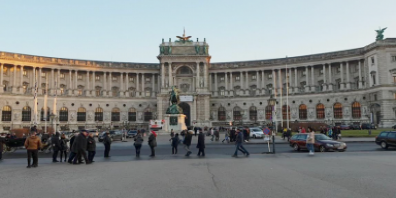 শর্ত সাপেক্ষ আজ থেকে লকডাউন শিথিল করল অস্ট্রিয়া॥