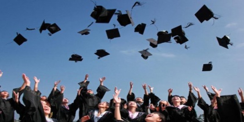 করোনায় কারনে আমেরিকায় সমাবর্তন অনুষ্ঠিত হল অনলাইনে॥   