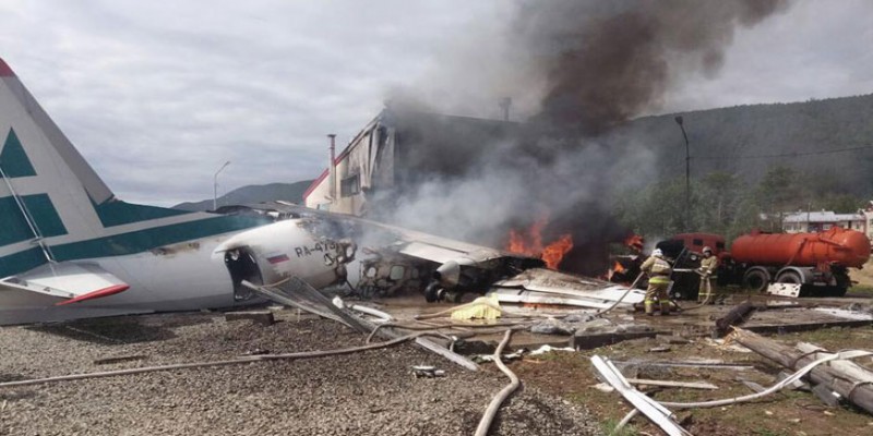 কানাডায় বিমান বিধ্বস্ত ॥ হাসপাতালে পাইলট   