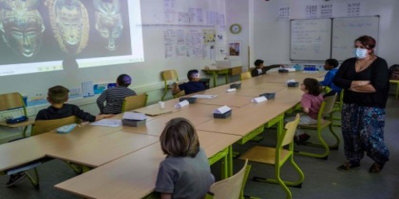 চালুর পর আবারও সব স্কুল বন্ধ করছে ফ্রান্স॥