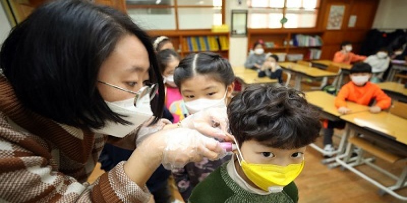 দক্ষিণ কোরিয়ায় খুলে দেয়া হয়েছে স্কুল॥