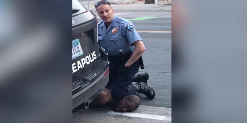 নতিস্বীকার মার্কিন প্রশাসনের॥ অবশেষে কৃষ্ণাঙ্গকে হত্যার দায়ে শেতাঙ্গ পুলিশ কর্তার নামে খুনের মামলা   