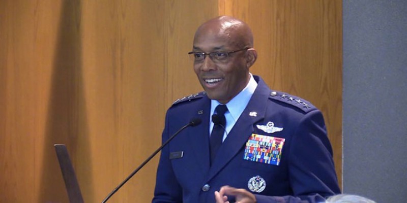 জর্জ ফ্লয়েড ইস্যুর মধ্যে প্রথমবারের মতো এক কৃষ্ণাঙ্গ হলেন যুক্তরাষ্ট্রের বিমান বাহিনী প্রধান॥   