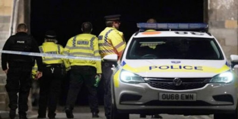 ইংল্যান্ডে ছুরিকাঘাতে নিহত ৩ ॥ ঘটনায় আটক ১   