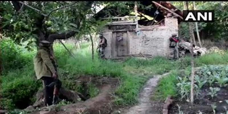 কাশ্মীরে সেনা-জঙ্গি গুলির লড়াই॥ এক জওয়ান ও এক জেহাদি খতম   