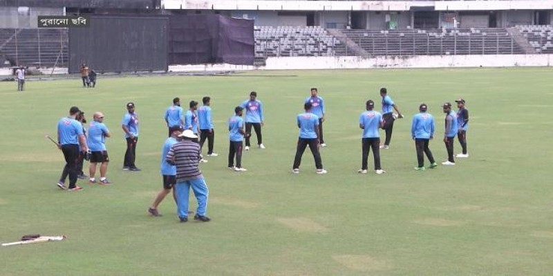 স্বাস্থ্যবিধি মেনে কাল থেকে অনুশীলনে ফিরছেন তামিম-মুশফিকরা॥