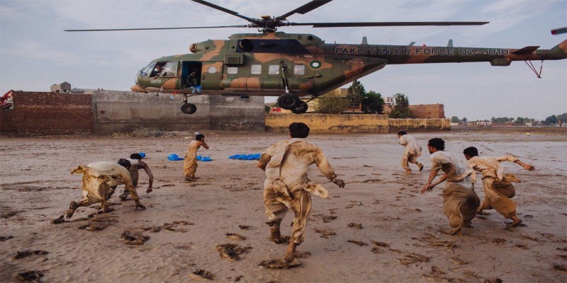 পাকিস্তানে ভয়াবহ বন্যা॥ নিহত৬৪, উদ্ধার অভিযানে সেনাবাহিনী   