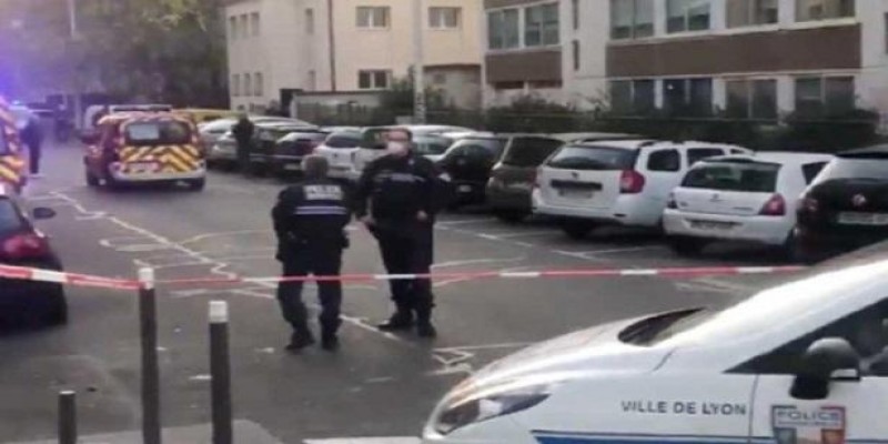 এবার ফ্রান্সে গির্জার সামনে যাজককে গুলি।।