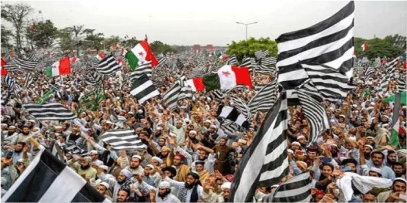 পাকিস্তানের প্রধানমন্ত্রী ইমরান খানের পদত্যাগের দাবিতে বিরোধীদের বিক্ষোভ॥