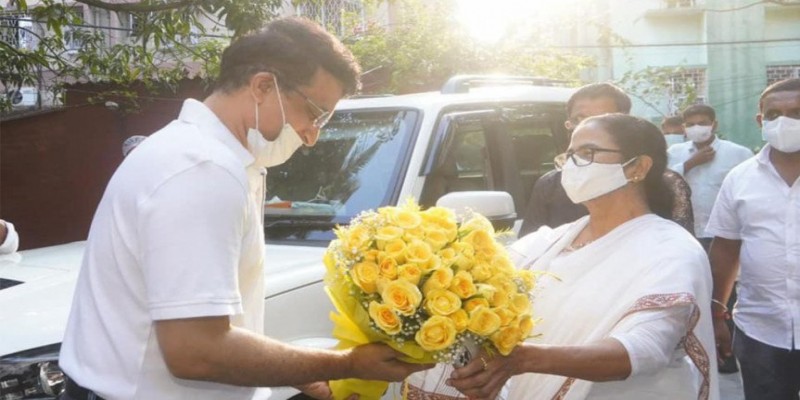 সৌরভ গাঙ্গুলীর জন্মদিনে হঠাৎ বাড়ি গিয়ে চমকে দিলেন পশ্চিমবঙ্গের মুখ্যমন্ত্রী মমতা॥   