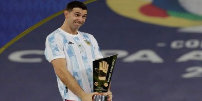 কোপা আমেরিকা ফুটবল॥ গোল্ডেন গ্লাভস পেলেন আর্জেন্টাইন গোলরক্ষক মার্তিনেজ॥