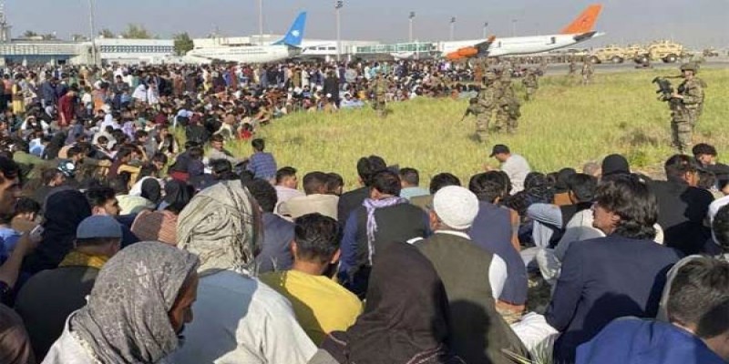 কাবুল বিমানবন্দরে সাড়ে ৩ হাজারে মিলছে এক বোতল জল॥একপ্লেট ভাতের দাম সাড়ে ৮ হাজার টাকা