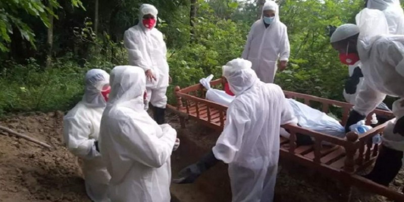 করোনায় একদিনে আরও ৫ হাজার প্রাণহানি॥বেড়েছে সংক্রমণ