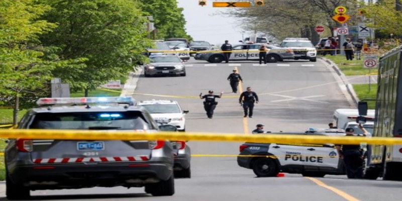 কানাডায় স্কুলের সামনে পুলিশের গুলিতে বন্দুকধারী নিহত ।।