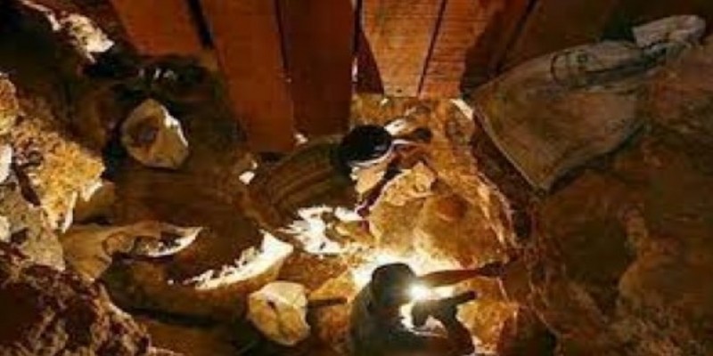 শাদে সোনার খনিতে সংঘর্ষ।।নিহত ১০০