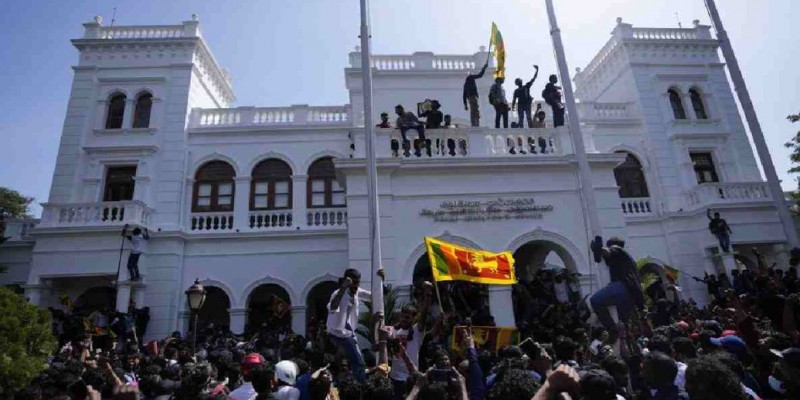 শ্রীলঙ্কায় বিক্ষোভে নিহত ১।।আহত ৮৪ 