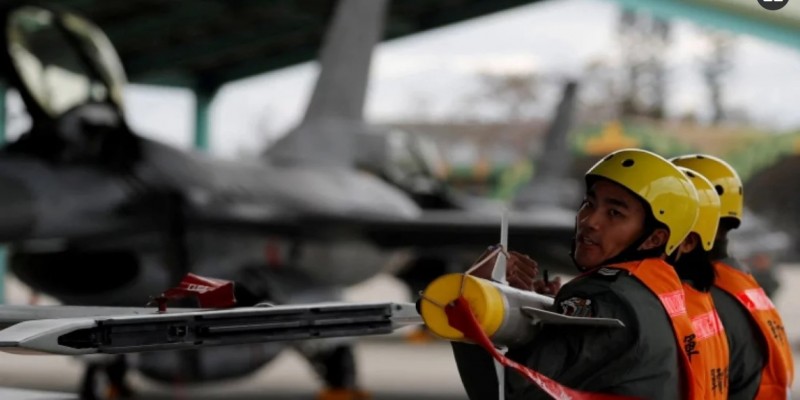 চীনের হুমকি ,তাইওয়ানে ১১০ কোটি ডলারের অস্ত্র বেচছে যুক্তরাষ্ট্র