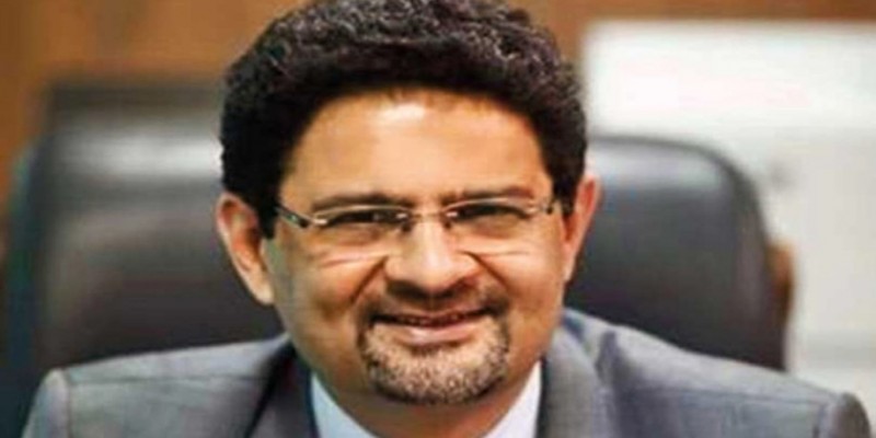 অর্থনৈতিক সংকটের মধ্যে পদত্যাগ করছেন পাকিস্তানের অর্থমন্ত্রী।।