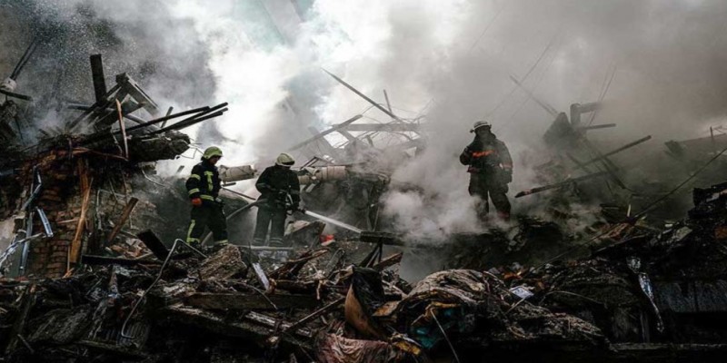 জাপোরিঝিয়ায় সাতটি রুশ ক্ষেপণাস্ত্র হামলায় এক শিশুসহ অন্তত ১৭ জন নিহত॥