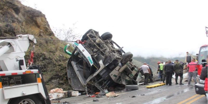 কলম্বিয়ায় বাস উল্টে হতাহত ৩৪।।