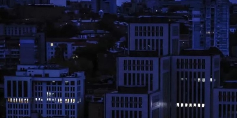 রুশ বিমান হামলায় ইউক্রেনে বিদ্যুৎহীন ৪০ লাখ মানুষ।।জেলেনস্কি 