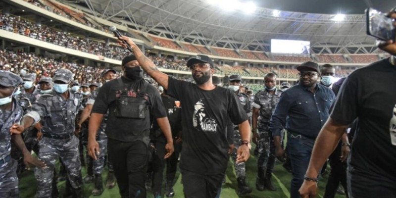 দর্শকের চাপে কঙ্গোয় স্টেডিয়াম ভেঙে নিহত ১১।।