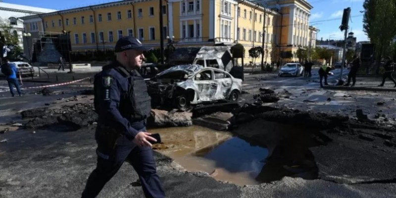 উক্রেনের জ্বালানি উৎপাদন কেন্দ্রে রুশ ক্ষেপনাস্ত্র হামলা॥