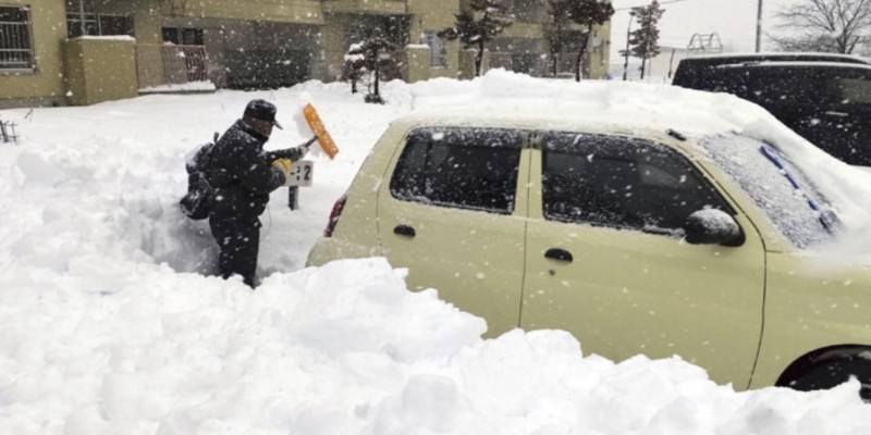 জাপানে ভারি তুষারপাতে ১৭ জনের মৃত্যু।।