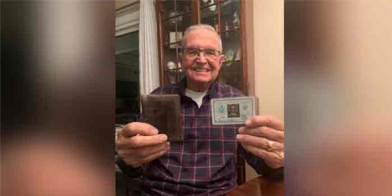 ৫৪ বছর পর ফেরত পেলেন স্কুল জীবনে হারানো মানিব্যাগ॥