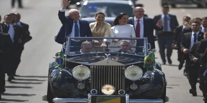 ব্রাজিলের প্রেসিডেন্ট হিসেবে শপথ নিলেন লুলা।।