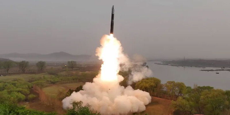 সলিড-ফুয়েল ক্ষেপণাস্ত্রের সফল পরীক্ষার ঘোষণা উত্তর কোরিয়া।।