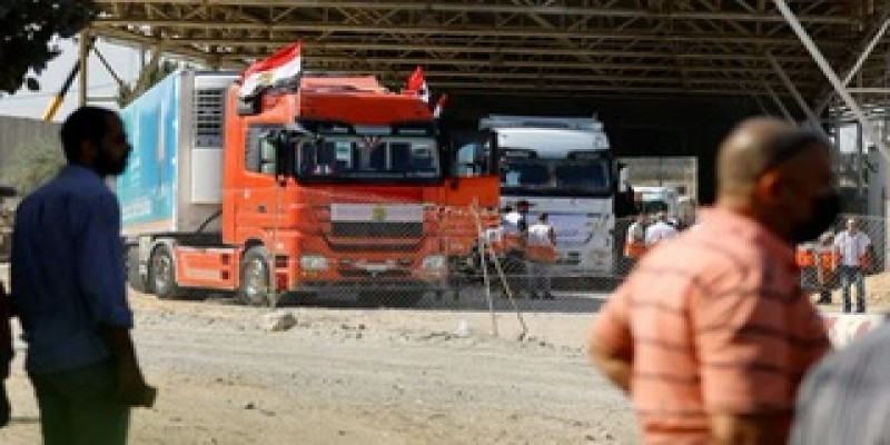 অবরুদ্ধ গাজায় অবশেষে ত্রাণ পণ্যবাহী ট্রাকের প্রবেশ