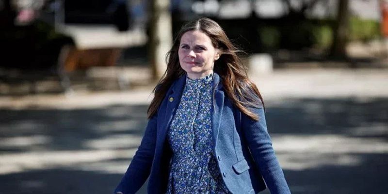 আমিও আজ কাজে যাব নাঃ আইসল্যান্ডের প্রধানমন্ত্রী