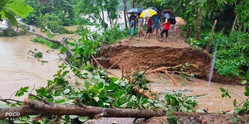 ফেনীতে বন্যা নিয়ন্ত্রণ বাঁধ ভেঙে ২০ গ্রাম প্লাবিত॥