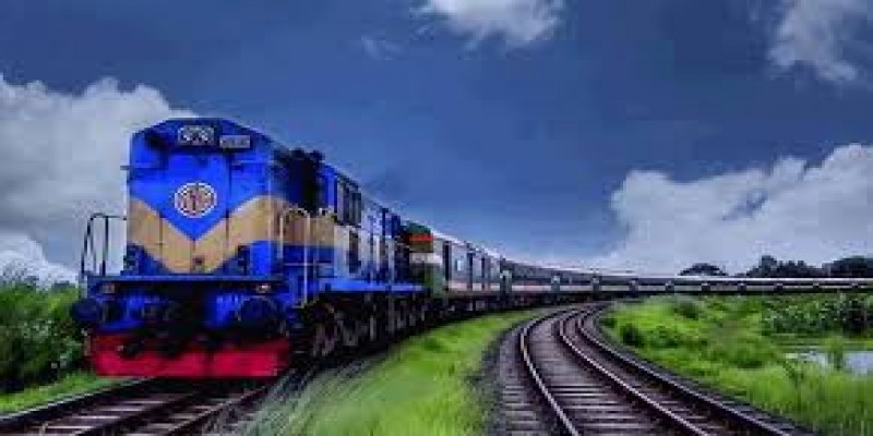আগামীকাল থেকেই চলবে মালবাহী ও ১৫ আগস্ট থেকে চলবে আন্তঃনগর ট্রেন॥