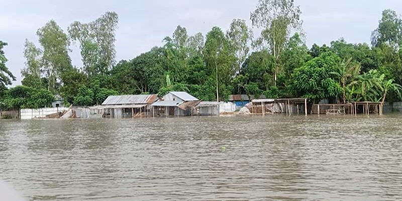 বন্যা পরিস্থিতির অবনতি॥নতুন করে পানিবন্দি ৬৭ হাজার পরিবার