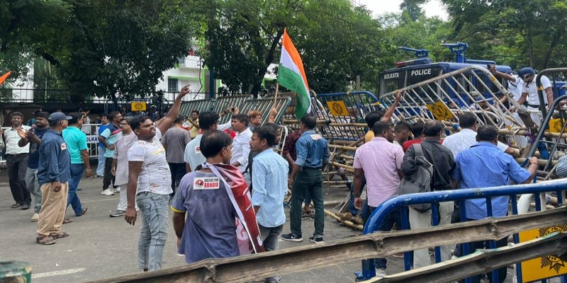 মুখ্যমন্ত্রীর পদত্যাগ দাবিতে আজ ভারতের পশ্চিমবঙ্গে বিজেপির ১২ ঘণ্টা ‘বাংলা বন্ধ’ কর্মসূচি॥